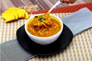 Quantas calorias em 1 Porçoes Sopa De Gengibre Com Frango?