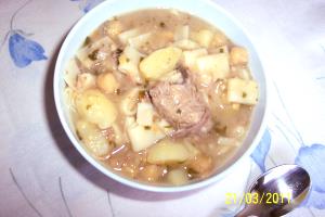 Quantas calorias em 1 Porçoes Sopa De Grão De Bico Com Batata E Costelinha?