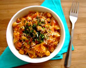 Quantas calorias em 1 Porçoes Sopa De Grão De Bico Com Macarrão İntegral?