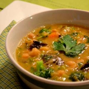 Quantas calorias em 1 Porçoes Sopa De Legumes Base Beringela?