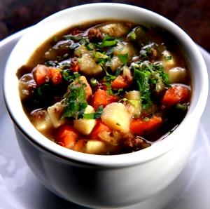 Quantas calorias em 1 Porçoes Sopa De Legumes Com Carne E Paio?