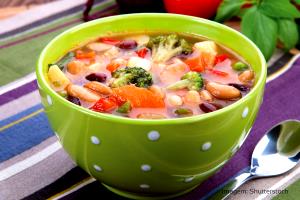 Quantas calorias em 1 Porçoes Sopa De Legumes Com Feijão?