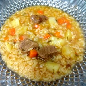 Quantas calorias em 1 Porçoes Sopa De Legumes Com Macarrão Letrinha?