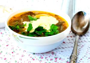 Quantas calorias em 1 Porçoes Sopa De Legumes Com Ovo?