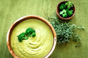 Quantas calorias em 1 Porçoes Sopa Detox De Brócolis E Mandioca?
