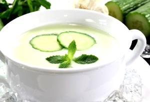 Quantas calorias em 1 Porçoes Sopa Fria De Pepino Com İogurte?