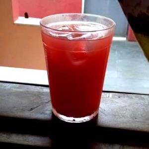 Quantas calorias em 1 Porçoes Suco De Melancia Com Melão?