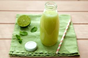 Quantas calorias em 1 Porçoes Suco De Melão Com Hortelã?