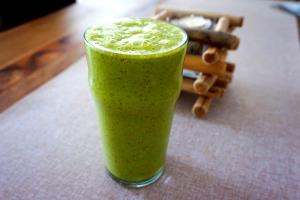 Quantas calorias em 1 Porçoes Suco Verde Com Água De Coco E Abacaxi?