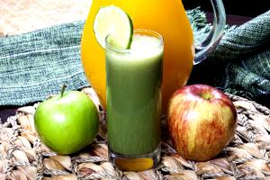 Quantas calorias em 1 Porçoes Suco Verde(Couve,Ameixa E Laranja)?