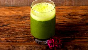 Quantas calorias em 1 Porçoes SUCO VERDE-WESLAINE?