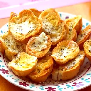 Quantas calorias em 1 Porçoes Torrada De Pão Francês?