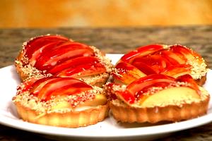 Quantas calorias em 1 Porçoes Tortinha De Maçã Da Cacausp?