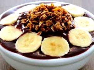 Quantas calorias em 1 Porçoes TIGELA DE AÇAÍ COM GRANOLA, LEITE CONDENSADO E MEL?