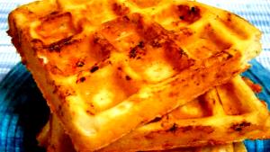 Quantas calorias em 1 Porçoes Waffles De Queijo E Ervas?