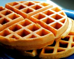 Quantas calorias em 1 Porçoes Waffles E Panqueca Americana?