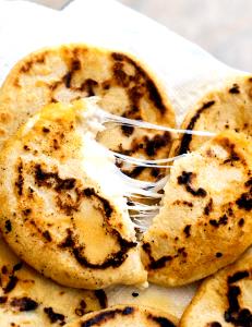 Quantas calorias em 1 Porção (117,0 G) Pupusas con queso?