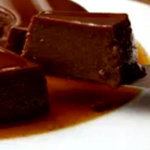 Quantas calorias em 1 Porção (150,0 G) Pudim de chocolate?