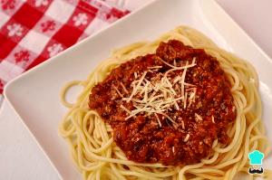 Quantas calorias em 1 quentinha (290 g) Espaguete com Carne Moída?