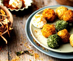 Quantas calorias em 1 Receita Completa Lascas De Cascas De Legumes E Bolinhas De Queijo?