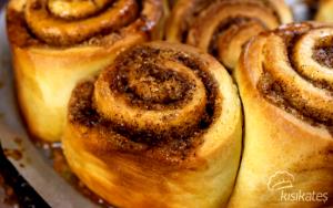 Quantas calorias em 1 roll (75 g) Cinnamon Roll?