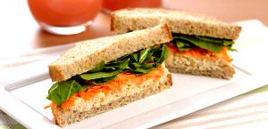 Quantas calorias em 1 sanduíche (179 g) Sanduíche Natural de Frango?