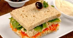 Quantas calorias em 1 sanduíche (200 g) Sanduíche Natural?