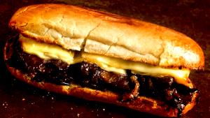 Quantas calorias em 1 Sanduíche Sanduíche de Carne Assada com Queijo?