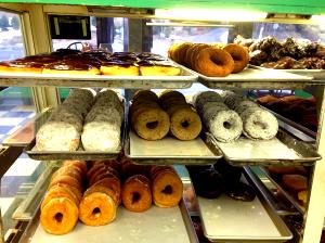 Quantas calorias em 1 Tipo Longo (Torcido)(11 Cm De Comprimento) Donuts (Simples)?