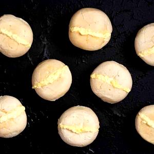 Quantas calorias em 1 unidade (25 g) Pão Bolinha Requeijão?