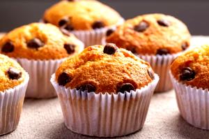 Quantas calorias em 1 unidade (50 g) Muffin de Cenoura com Gotas de Chocolate?