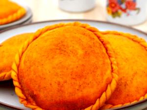 Quantas calorias em 1 unidade (80 g) Empanada Pucacapa?
