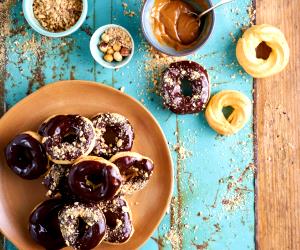 Quantas calorias em 1 Unidade Donuts De Massa Choux Com Doce De Leite?