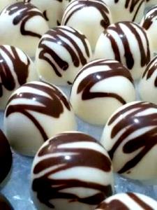 Quantas calorias em 1 Unidade Trufas De Chocolate Branco?