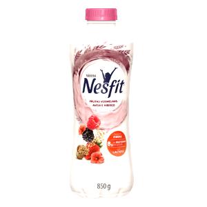 Quantas calorias em 1 xícara (30 g) Nesfit Frutas Vermelhas?