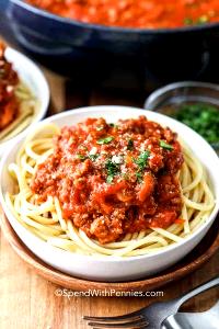 Quantas calorias em 1 Xícara Molho Caseiro para Espaguete com Carne e Vegetais?