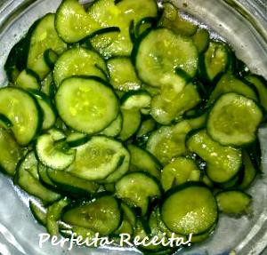 Quantas calorias em 1 Xícara Pepino Japonês?