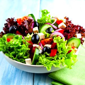 Quantas calorias em 1 Xícara Salada Crua?