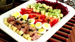 Quantas calorias em 1 Xícara Salada de Atum com Ovo?