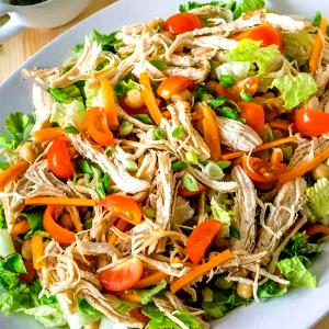 Quantas calorias em 1 Xícara Salada de Frango?