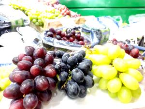 Quantas calorias em 1 Xícara, Sem Sementes Uvas tipo Europeu?