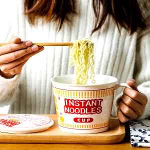 Quantas calorias em 1 Xícara Sopa de Noodles Instantânea?