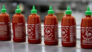 Quantas calorias em 1 Xícara Sriracha?