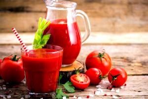 Quantas calorias em 1 Xícara Suco de Tomate?