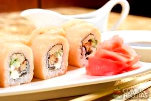 Quantas calorias em 1 Xícara Sushi de Salmão?