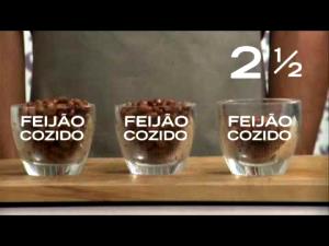Quantas calorias em 1 Xícara (194,0 G) Feijão jacinto, cozido?