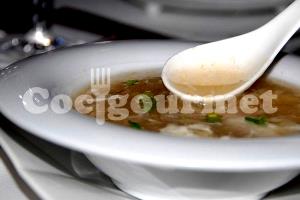 Quantas calorias em 1 Xícara (216,0 G) Sopa de barbatana de tubarão?