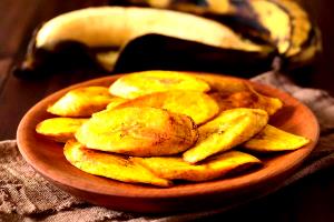 Quantas calorias em 1 Xícara, Amassado/Purê (200,0 G) Banana-da-terra, cozida?