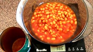Quantas calorias em 100 G Baked Beans?