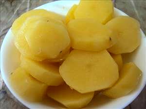 Quantas calorias em 100 G Batata Inglesa Cozida?